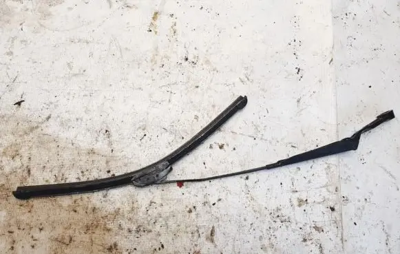 Volkswagen Golf III Front wiper blade arm