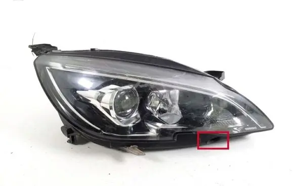 Peugeot 308 Headlight/headlamp 9816990580