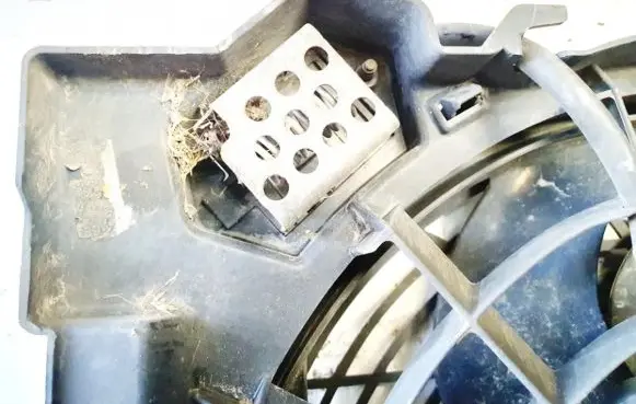 Coolant fan relay