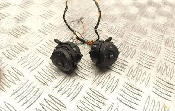 Ford Focus Steering wheel buttons/switches AM5T14K147AA AM5T14K147BA 11DEC01CR1