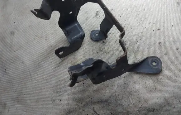 Ford Galaxy Power steering pump mounting bracket 6G913K738Ac C6S4B 1600085009020