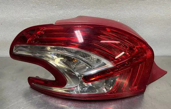 Peugeot 208 Rear/tail lights DOPEUGEOT208I1