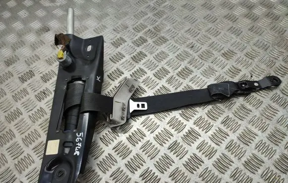 Volvo XC70 Front seatbelt P39811479