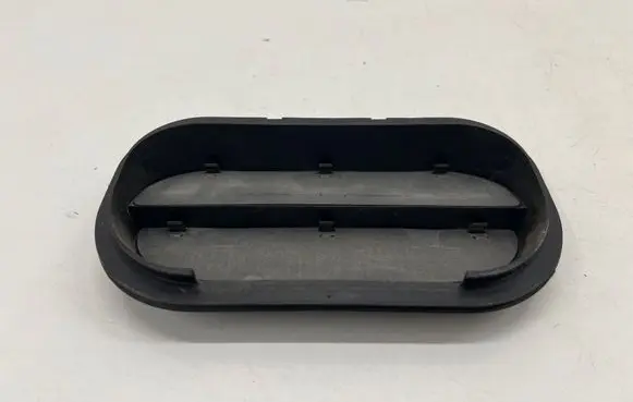 Volkswagen PASSAT B8 Quarter panel pressure vent 6R0819465A