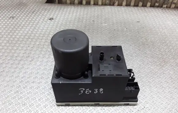 Audi A3 S3 8L Central locking vacuum pump 8L0862257E