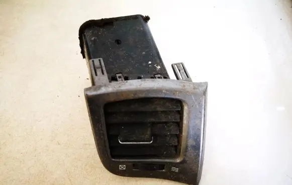 Toyota Avensis Verso Dash center air vent grill 5565044070 55650-44070