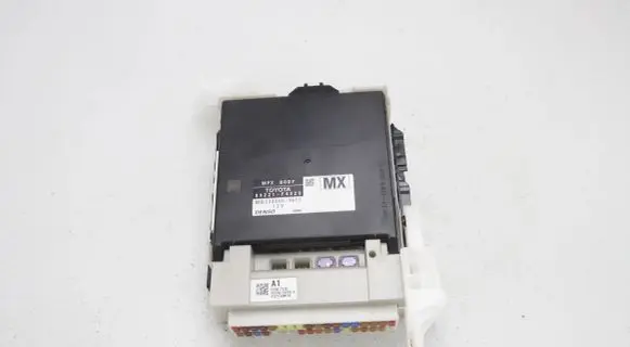 Toyota C-HR I Comfort/convenience module 89221-F4020 MB238000-9611