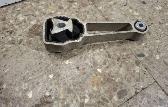Volvo XC60 Engine mount bracket 30680474