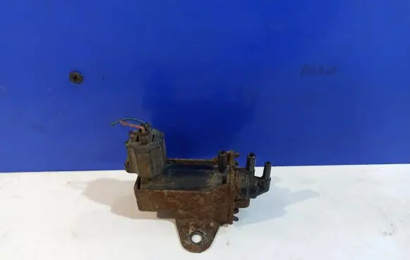Jaguar X-Type Engine mount vacuum valve 5977078