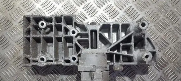 Volvo S40, V40 Engine mounting bracket 9146253
