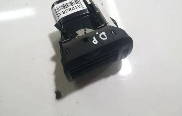 Volkswagen PASSAT B5 Dash center air vent grill 3B0819704