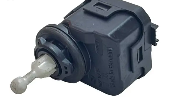 Headlight level adjustment motor