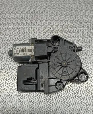 Renault Scenic III - Grand scenic III Rear door window regulator motor 827310166R 916835200 915946200