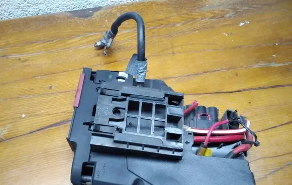 Mercedes-Benz E A207 Positive cable (battery) 61049081 A2075400240