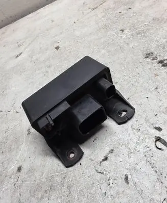 Mercedes-Benz E W211 Glow plug pre-heat relay