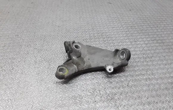 Honda Civic Engine mounting bracket