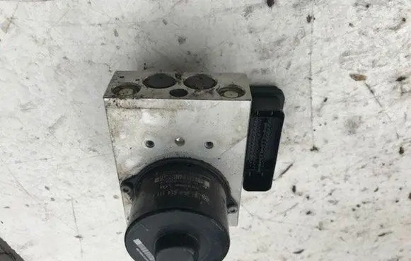 Volkswagen Touareg III ABS Pump