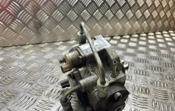 Toyota Avensis T250 Fuel injection high pressure pump 221000R010