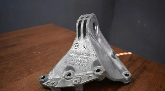 Porsche 718 Cayman 982 982c Engine mount bracket 9A210559501