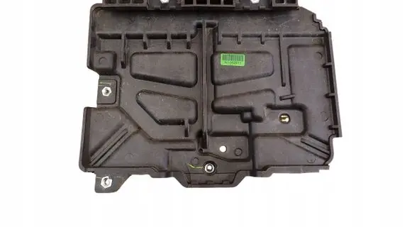 Volkswagen PASSAT B6 Battery tray 1K0915333