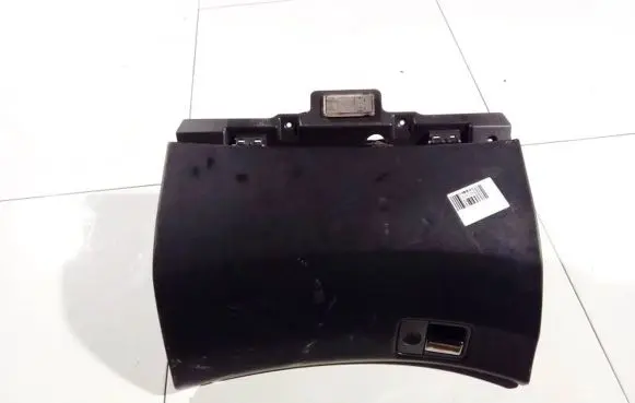 Volvo S80 Glove box