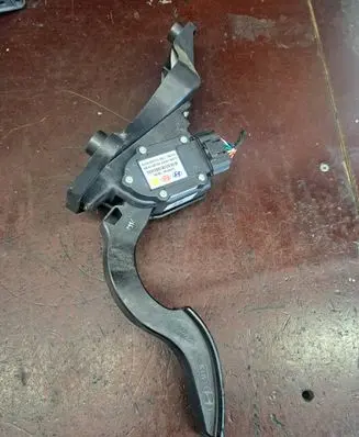 Hyundai Santa Fe Accelerator throttle pedal CJP0514A2B100 327262b100
