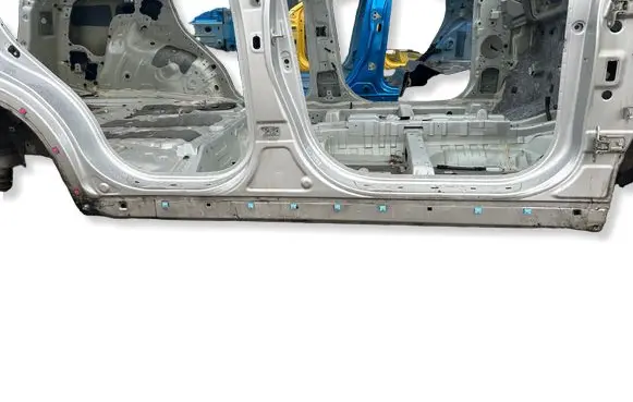 KIA Sorento Front sill (body part) 
