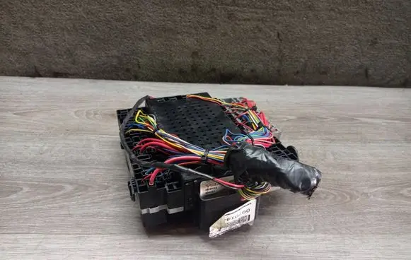 Volvo XC90 Fuse module 08696040