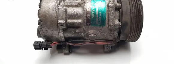 Volkswagen PASSAT B4 Air conditioning (A/C) compressor (pump) 1H0820803D