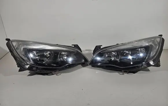 Opel Astra J Headlights/headlamps set 01001164