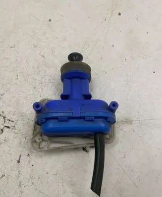 Audi 80 90 S2 B4 Central locking vacuum pump 893862123
