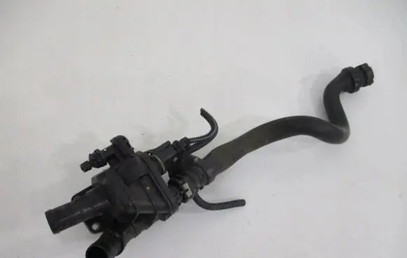 Peugeot 308 Thermostat housing 9684588980