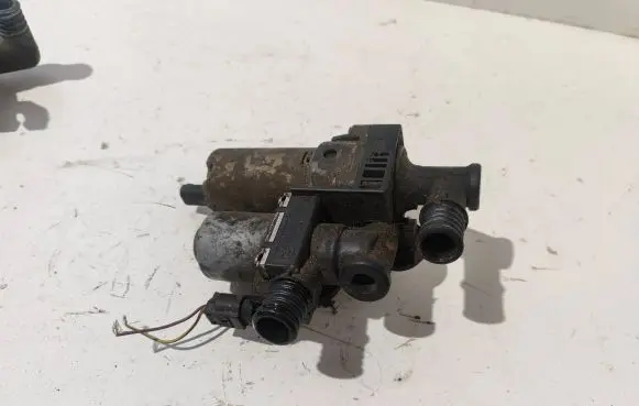 BMW 3 E46 Coolant heater control valve 64118369807 1147412149