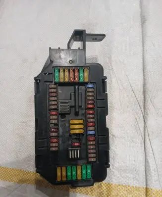 BMW X5 F15 Fuse module 6819653 12102017 971030