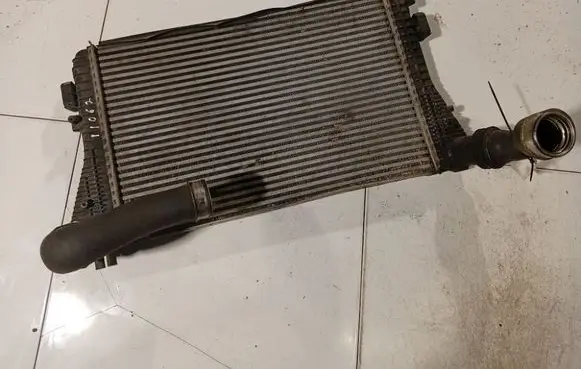 Volkswagen Touran I Intercooler radiator 1K0145803A
