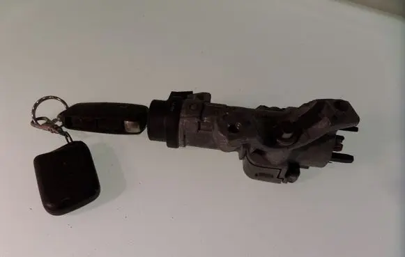 Volkswagen PASSAT B5.5 Ignition lock 4B0905851