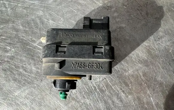 Renault Scenic I Headlight level adjustment motor 7700840141