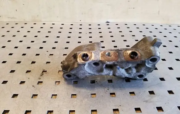 Peugeot 208 Engine mounting bracket 9637558580