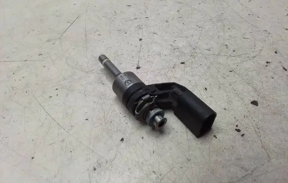 Volkswagen Golf VI Fuel injector 03c906036f