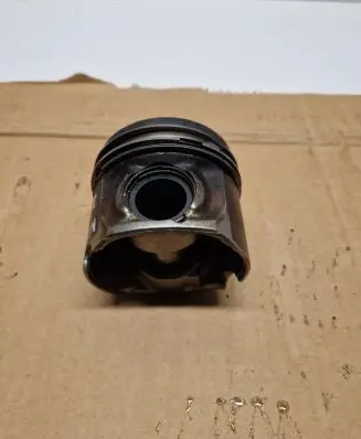BMW 5 F10 F11 Piston 7812585