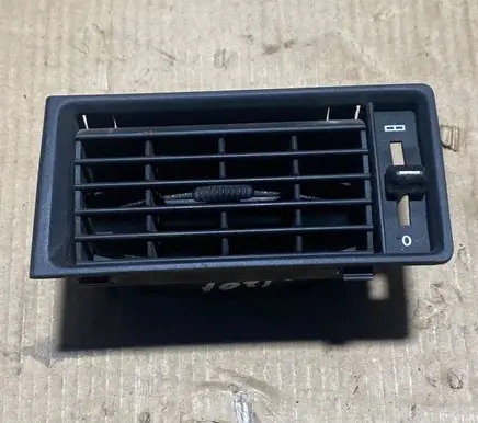 Mercedes-Benz 190 W201 Dash center air vent grill 