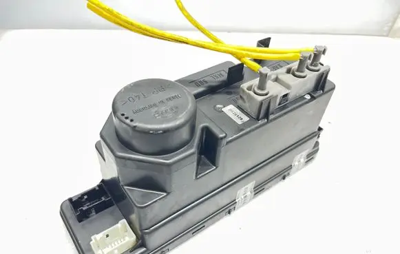 Mercedes-Benz SLK R170 Central locking vacuum pump 1708000648