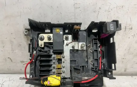 Volkswagen Touareg I Fuse module 7L0937548