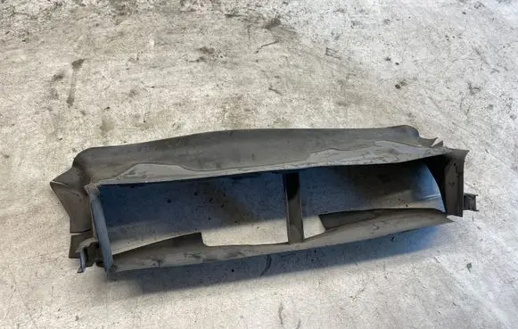 Ford Focus Intercooler air guide/duct channel Bm518312a