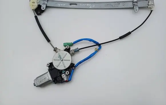 Honda CR-V Front door window regulator with motor 