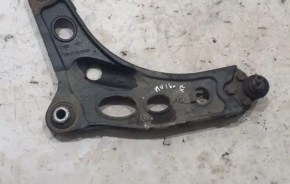Opel Vivaro Front lower control arm/wishbone 545016850R
