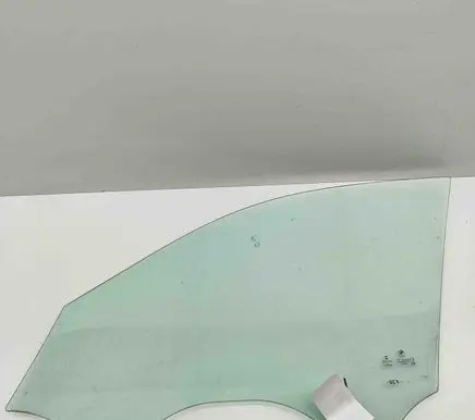 BMW M3 F80 Front door window glass four-door 7259826