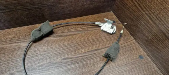 Loading door lock
