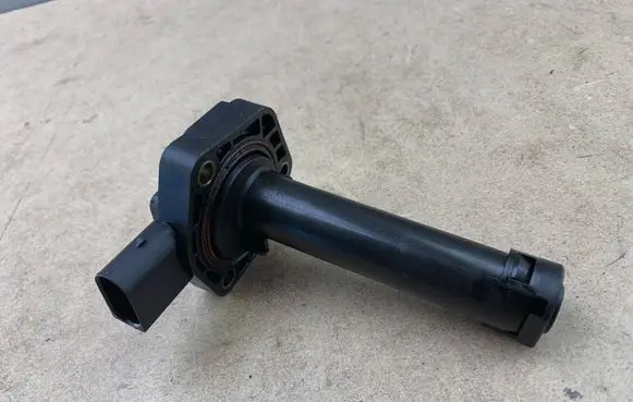 BMW 1 E81 E87 Oil level sensor 7567723 12617567723 12617607910