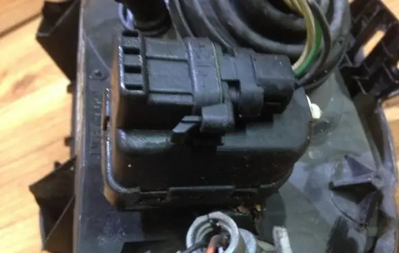 Renault Clio II Headlight level adjustment motor 7700415343
